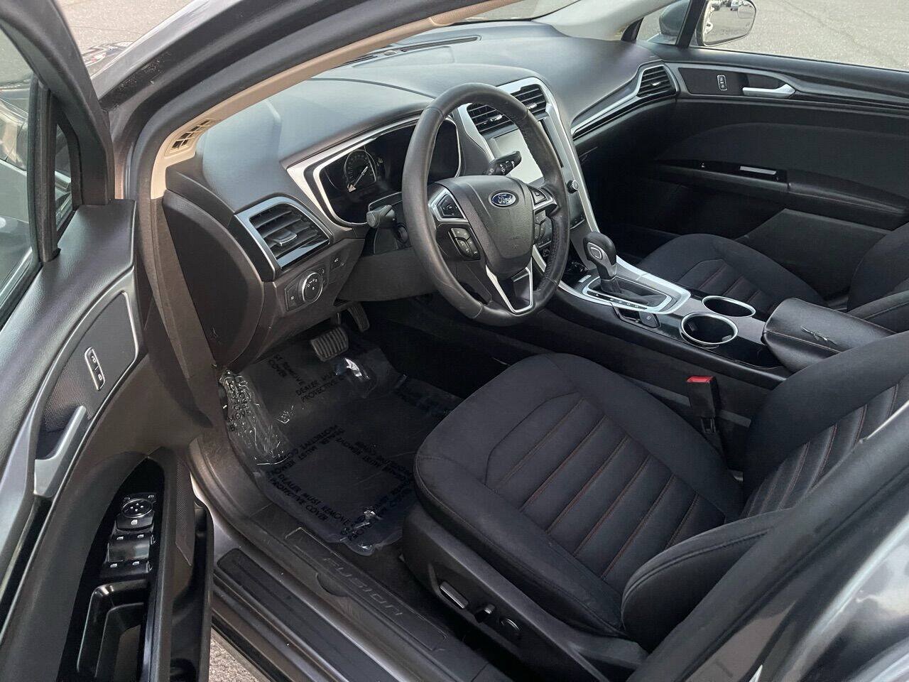 Used 2014 Ford Fusion SE FWD image 11