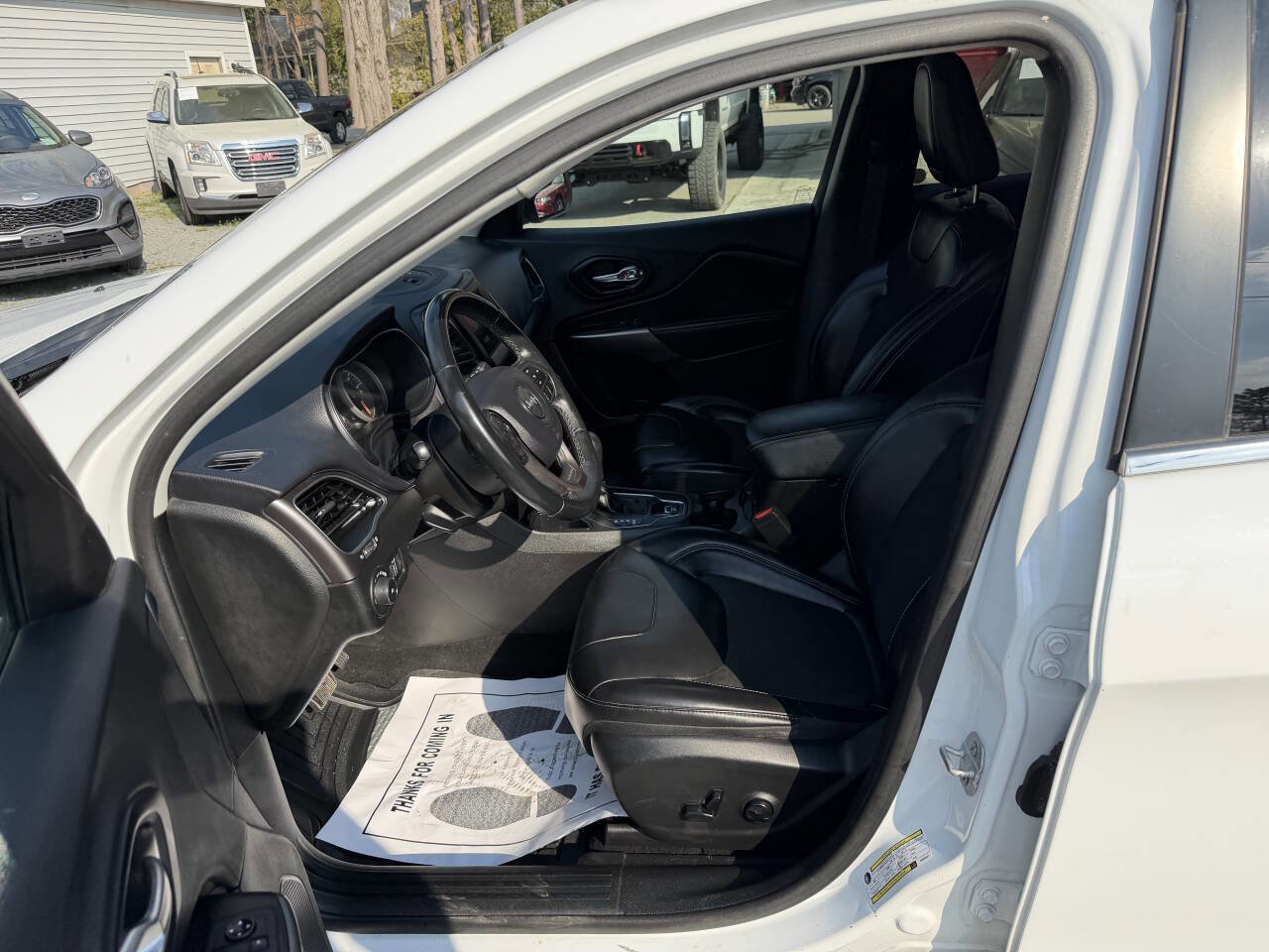 Used 2019 Jeep Cherokee Latitude Plus image 12