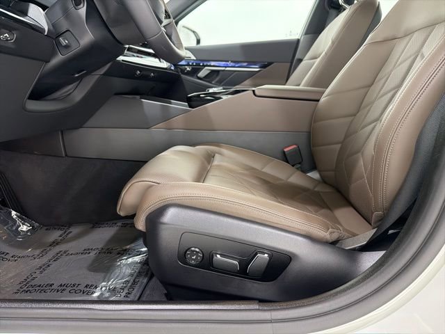 Used 2025 BMW i5 xDrive40 w/ Premium Package image 14