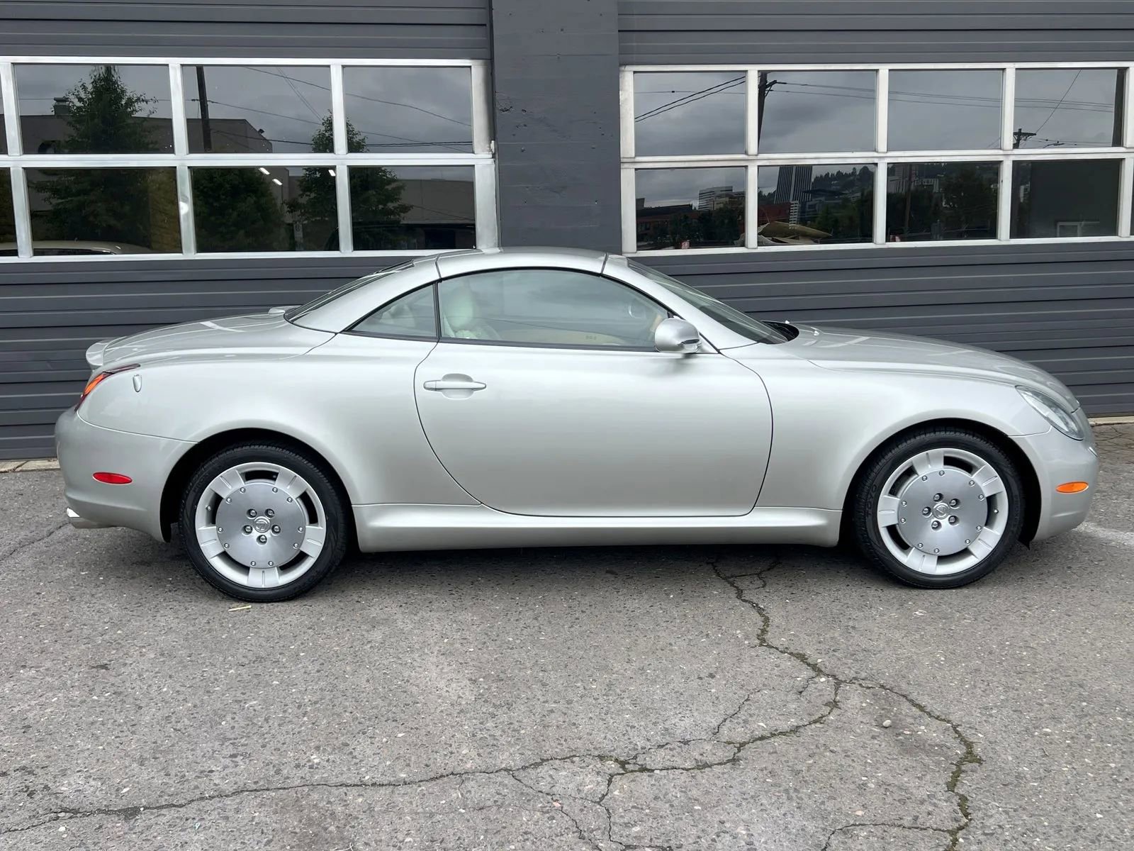 Used 2002 Lexus SC 430 Convertible image 22