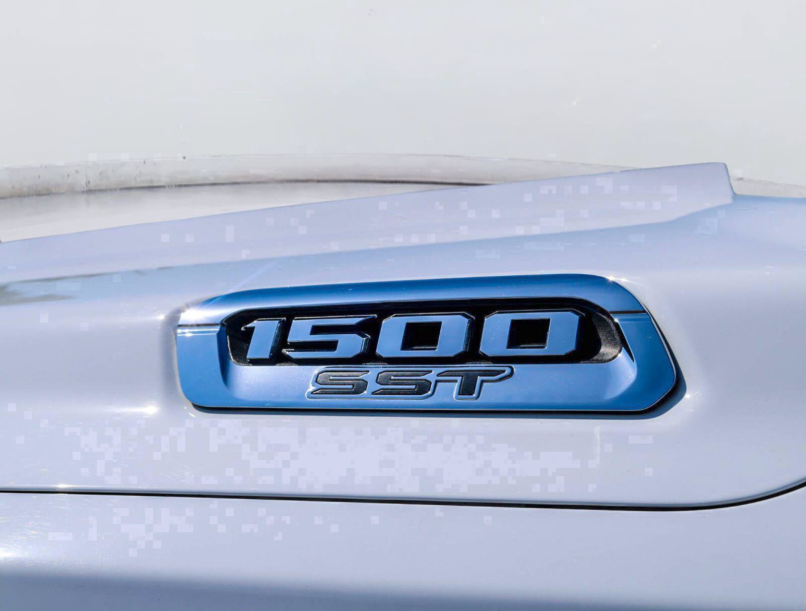 Used 2025 RAM 1500 Laramie w/ Laramie Southwest Edition AWD/4WD image 3