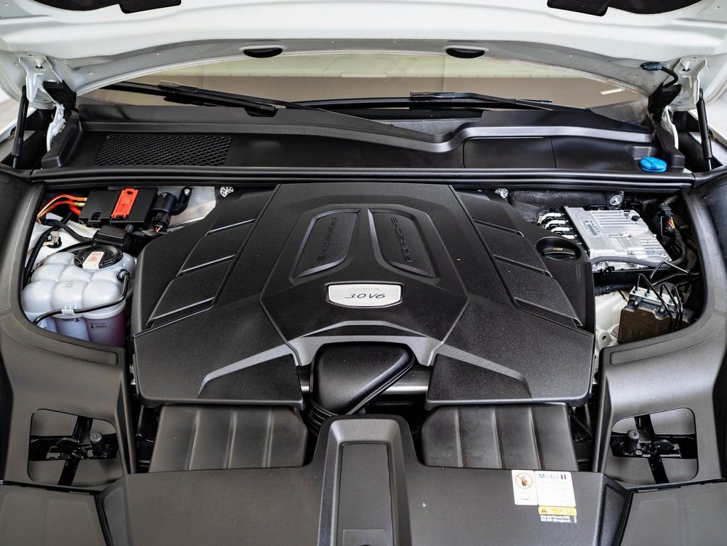 Certified 2023 Porsche Cayenne Platinum Edition image 41