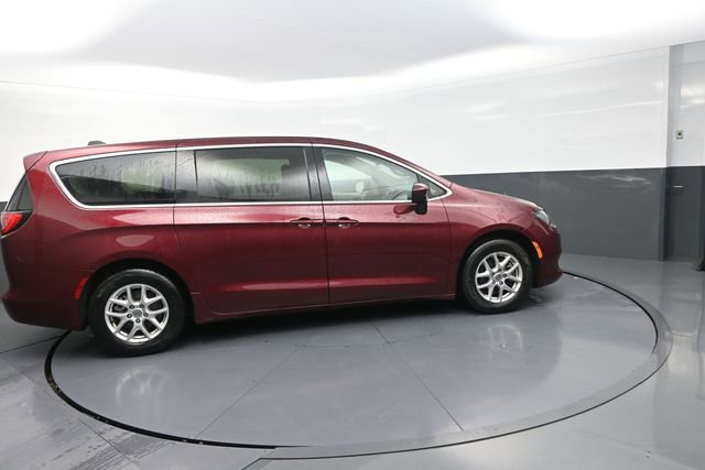 Used 2022 Chrysler Voyager LX FWD image 51