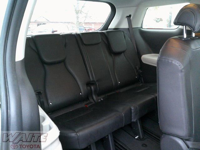 Used 2023 Kia Carnival LX image 24