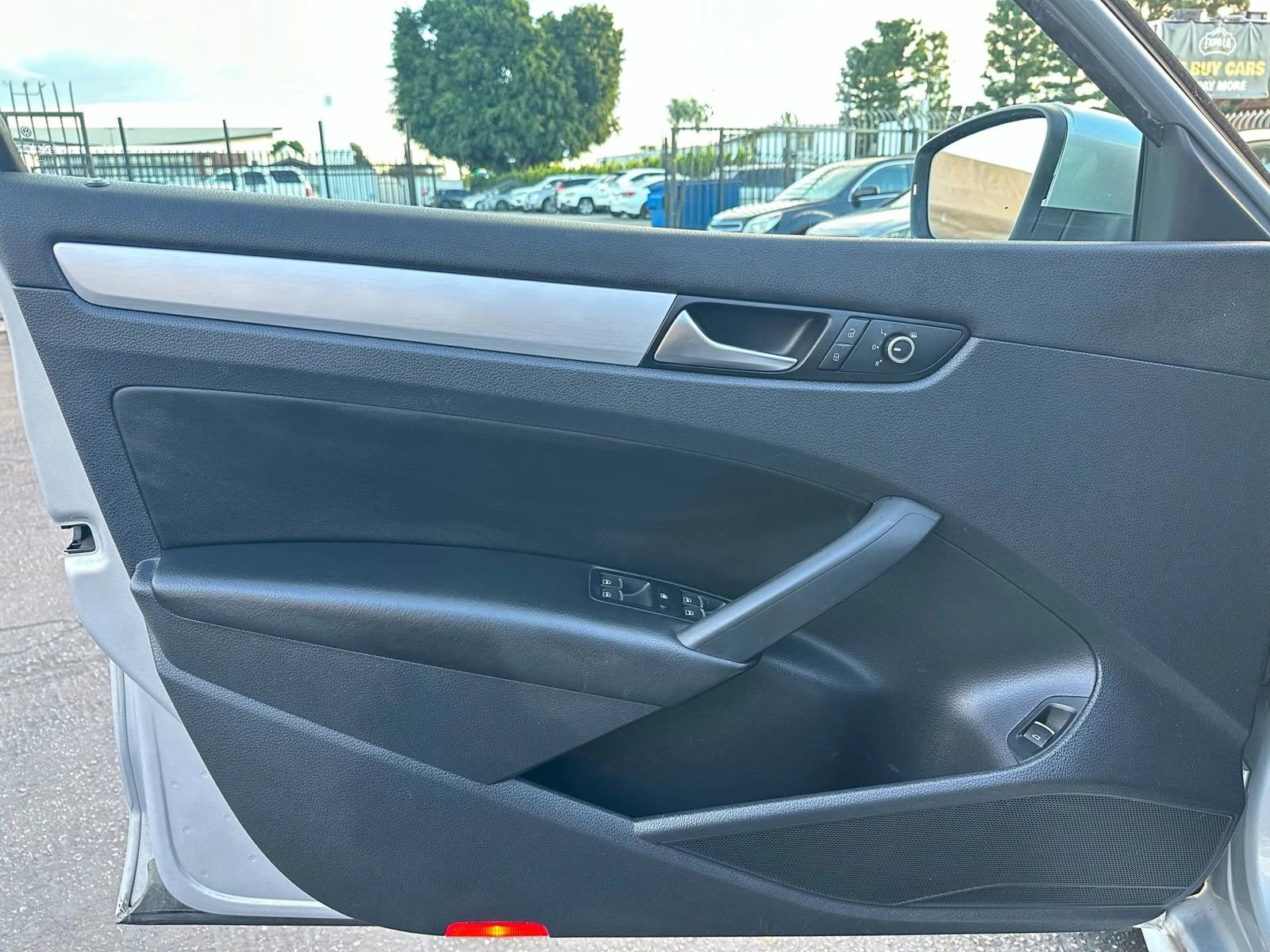 Used 2013 Volkswagen Passat 2.5 SE image 30