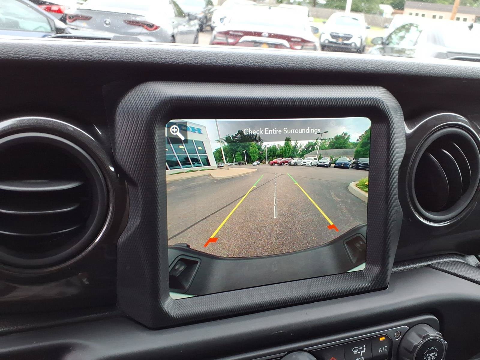 Used 2022 Jeep Gladiator Sport AWD/4WD image 18