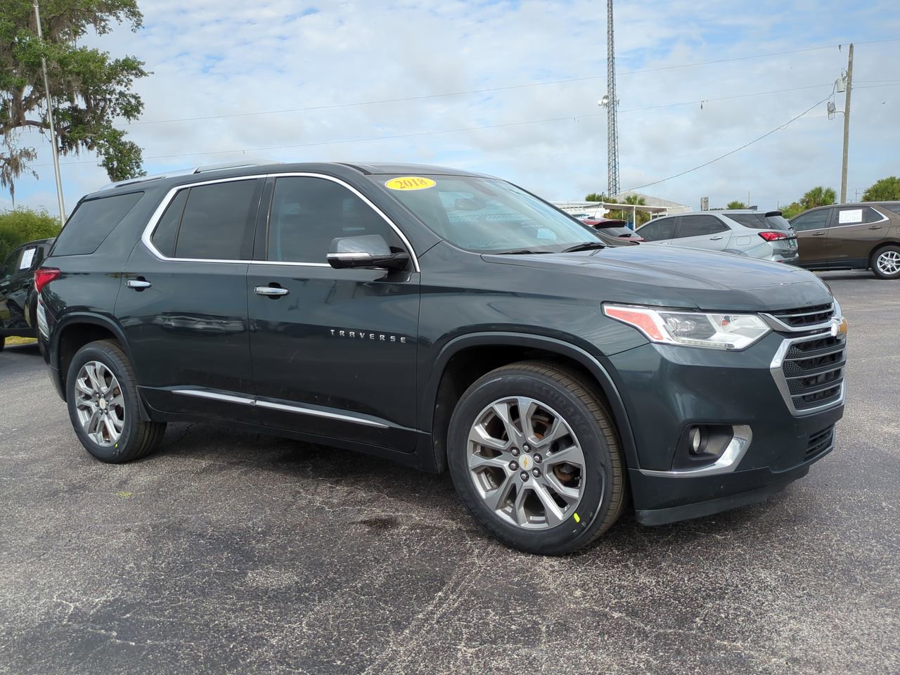 Used 2018 Chevrolet Traverse Premier FWD image 2