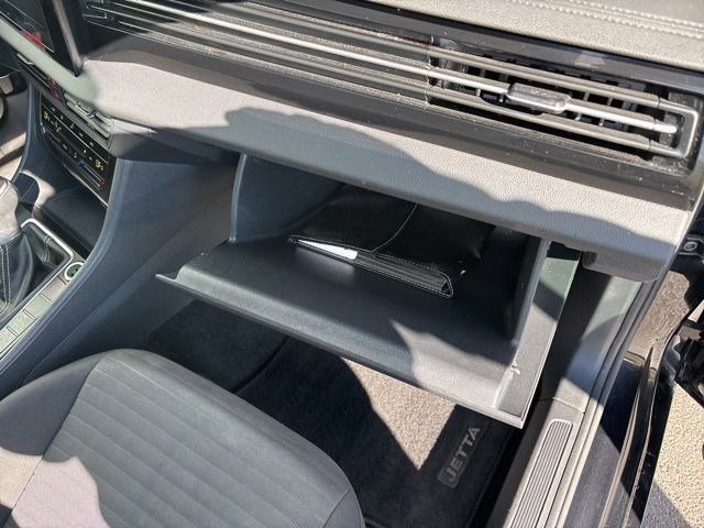 Used 2025 Volkswagen Jetta S image 37