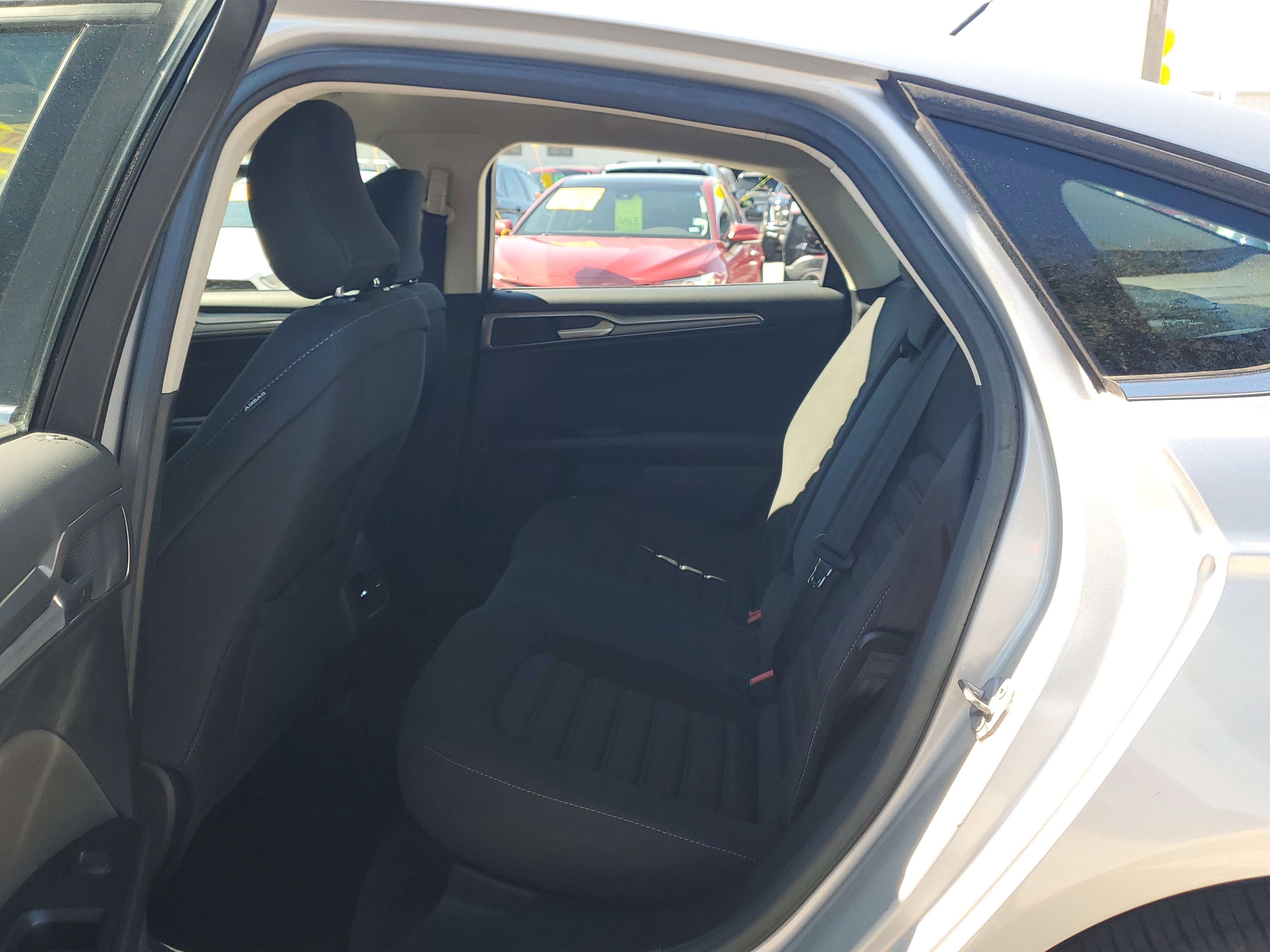 Used 2017 Ford Fusion SE image 13