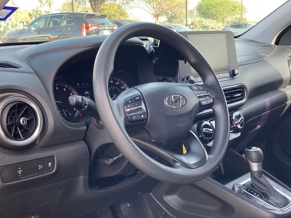 Used 2022 Hyundai Kona SE w/ Cargo Package image 7