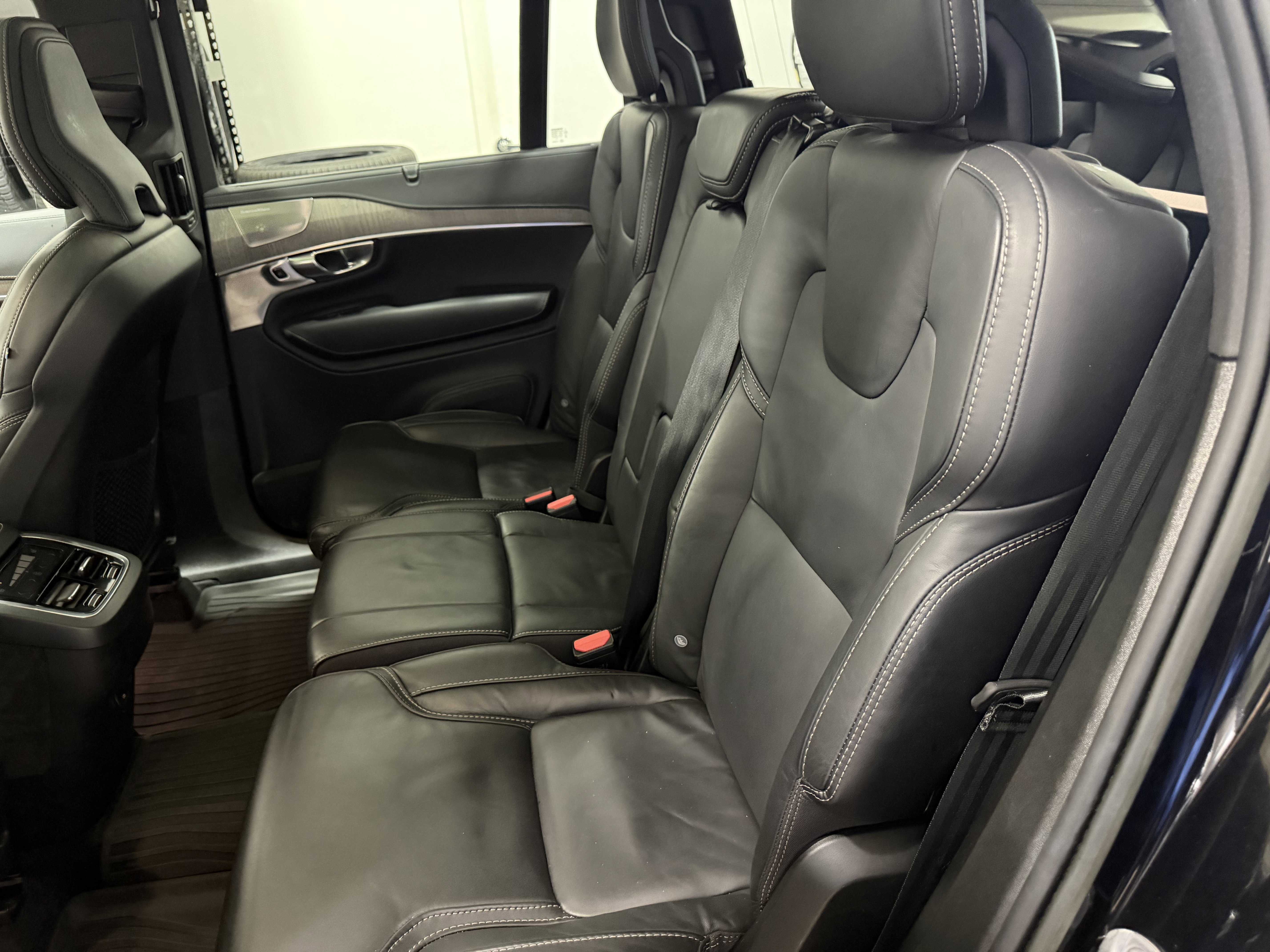 Used 2023 Volvo XC90 B6 Ultimate w/ Protection Package image 24