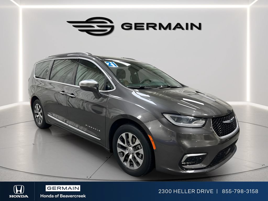 Used 2021 Chrysler Pacifica Pinnacle FWD image 2