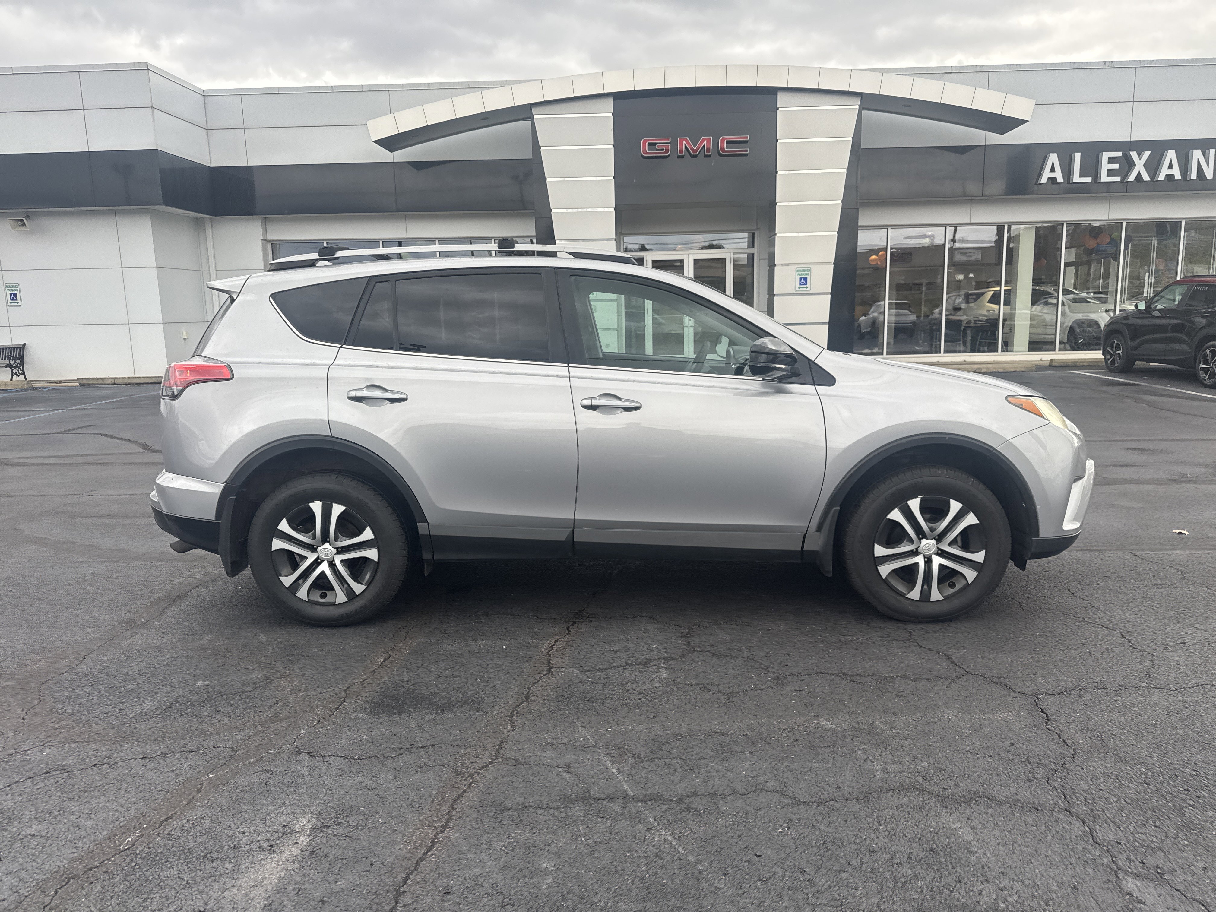 Used 2017 Toyota RAV4 LE image 2