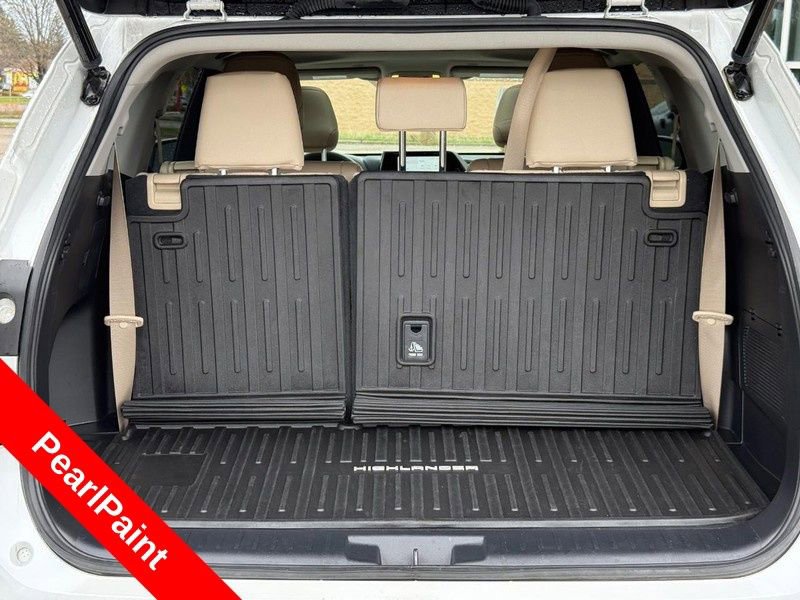 Used 2023 Toyota Highlander XLE AWD/4WD image 9
