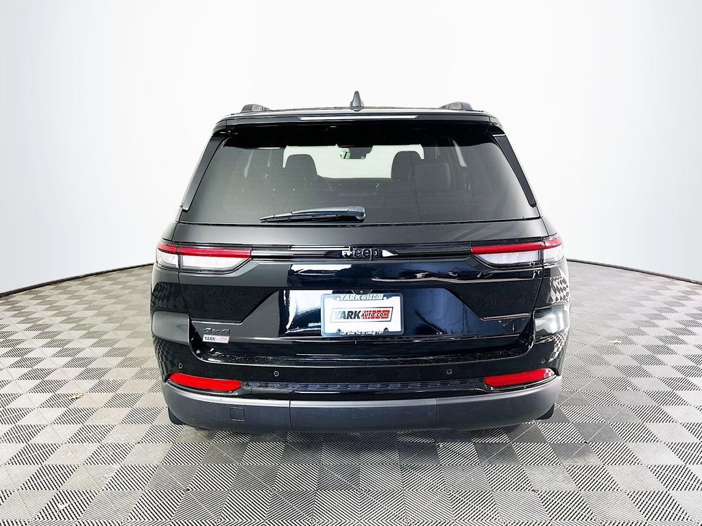 Certified 2025 Jeep Grand Cherokee Altitude image 10