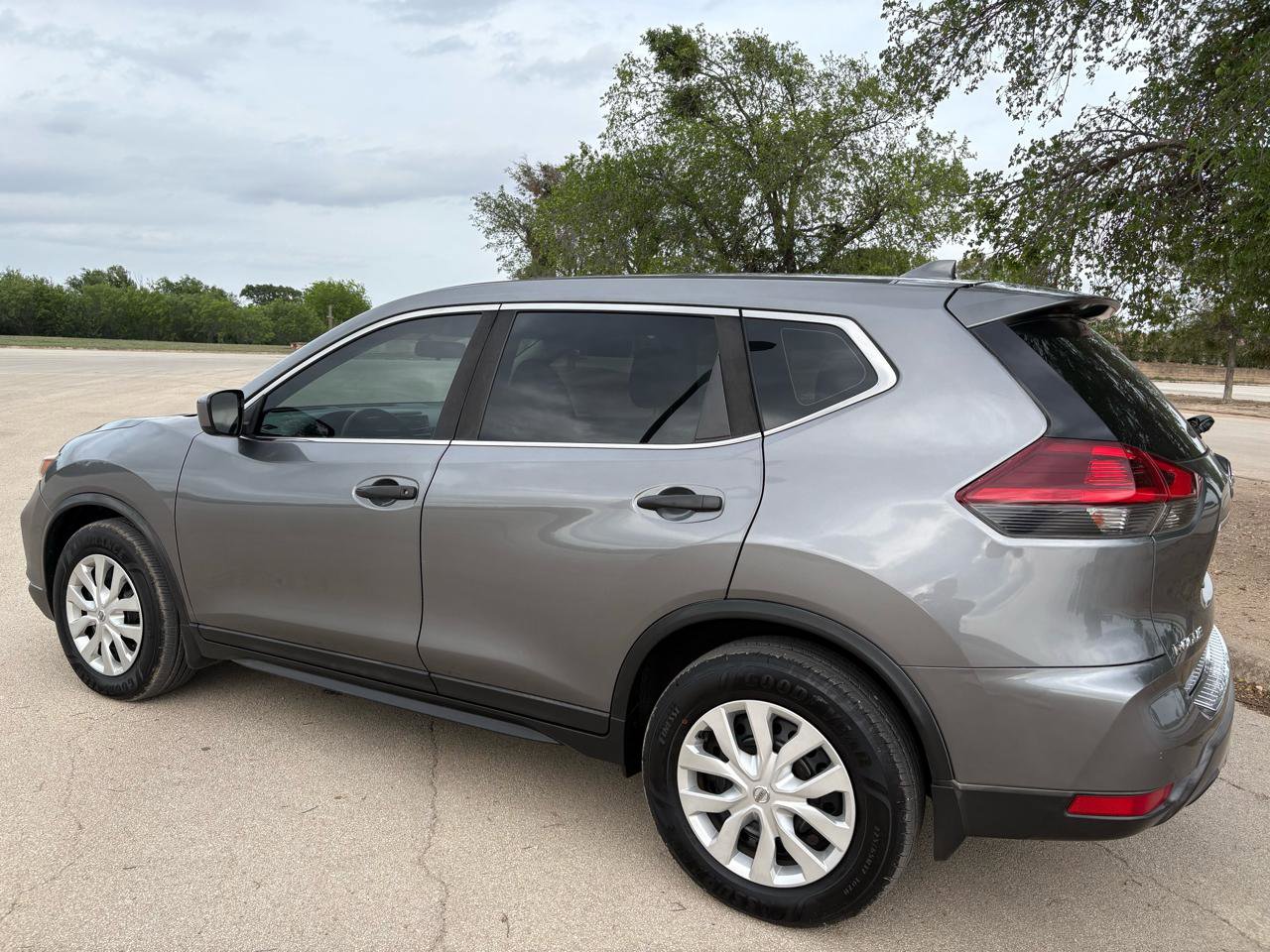 Used 2018 Nissan Rogue S FWD image 11