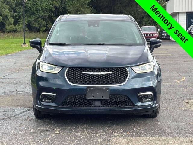 Used 2023 Chrysler Pacifica Touring-L FWD image 31