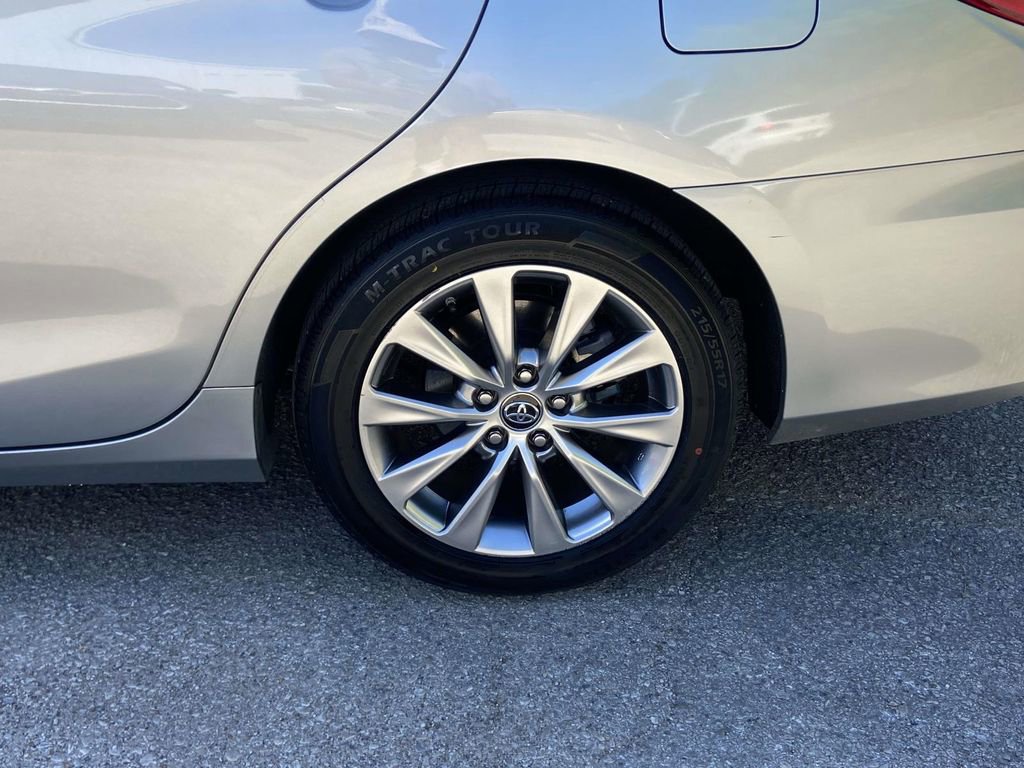Used 2017 Toyota Camry XLE image 9