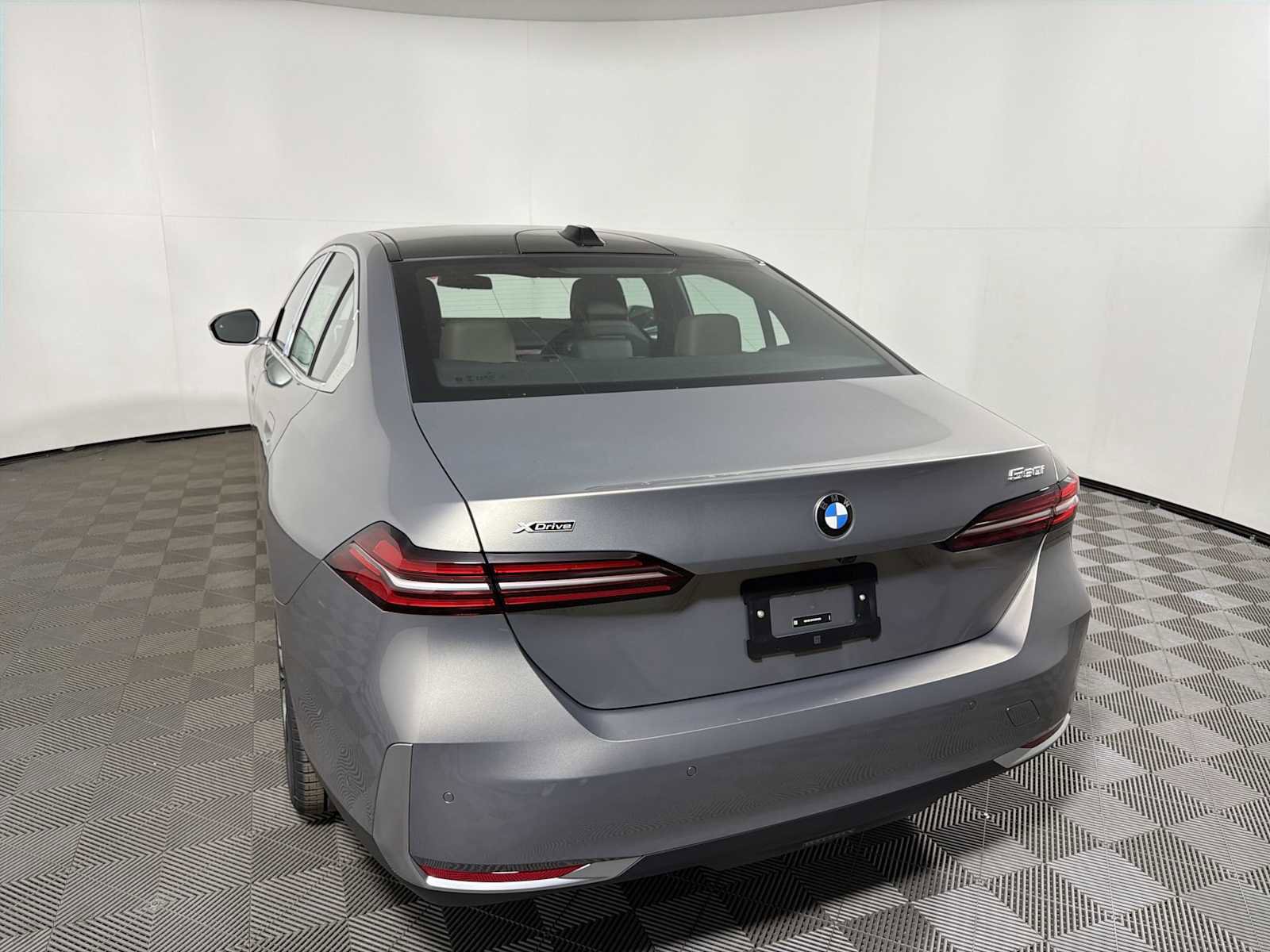 New 2026 BMW 530i xDrive w/ Premium Package image 3