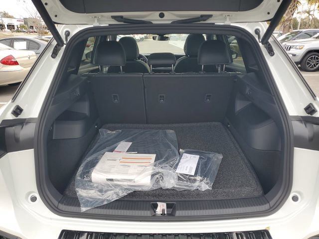 New 2026 Volkswagen Tiguan SE R-Line FWD image 7