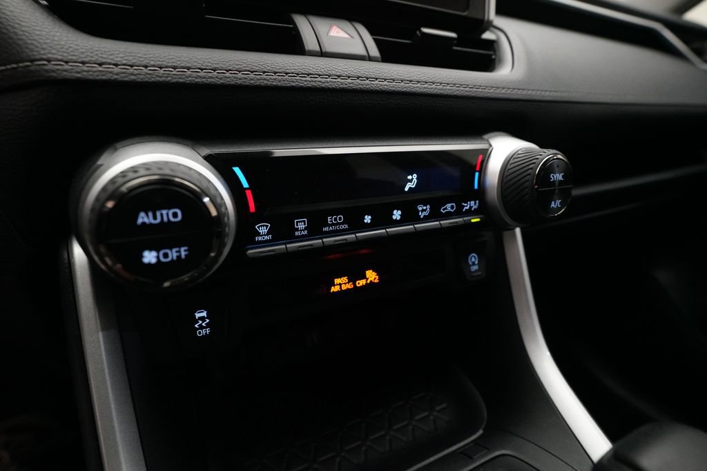 Used 2025 Toyota RAV4 XLE AWD/4WD image 20