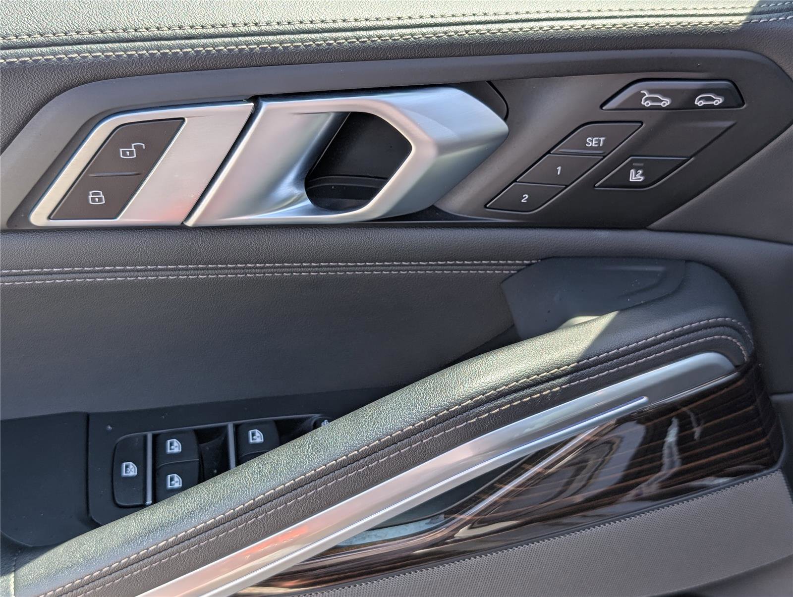 Used 2024 BMW X6 xDrive40i w/ Premium Package image 22