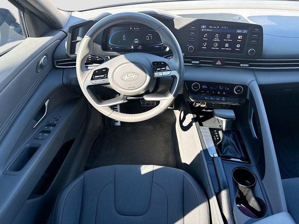 Used 2025 Hyundai Elantra Sport image 27