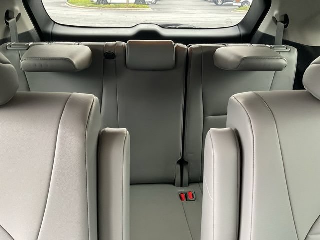 Used 2021 Toyota Highlander XLE AWD/4WD image 19