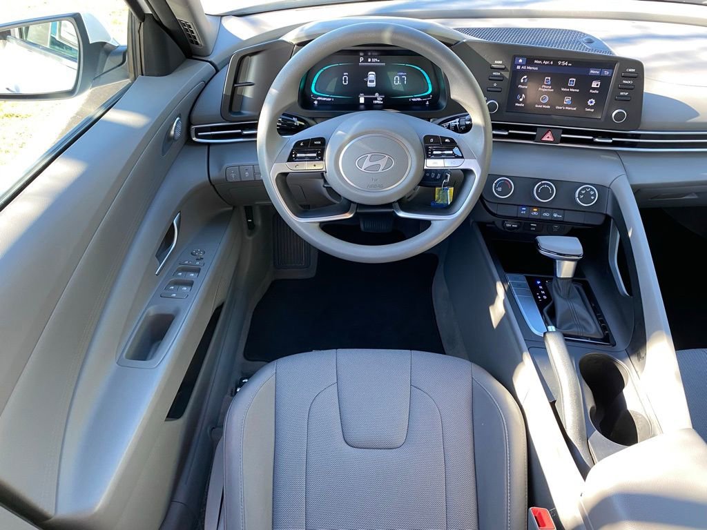 Certified 2024 Hyundai Elantra SE image 26