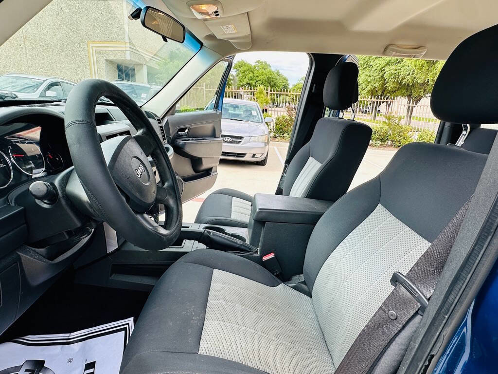 Used 2010 Jeep Liberty Sport image 10