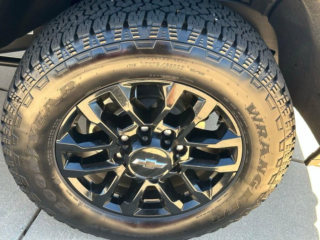 Used 2025 Chevrolet Silverado 2500 Custom w/ Custom Value Package image 22