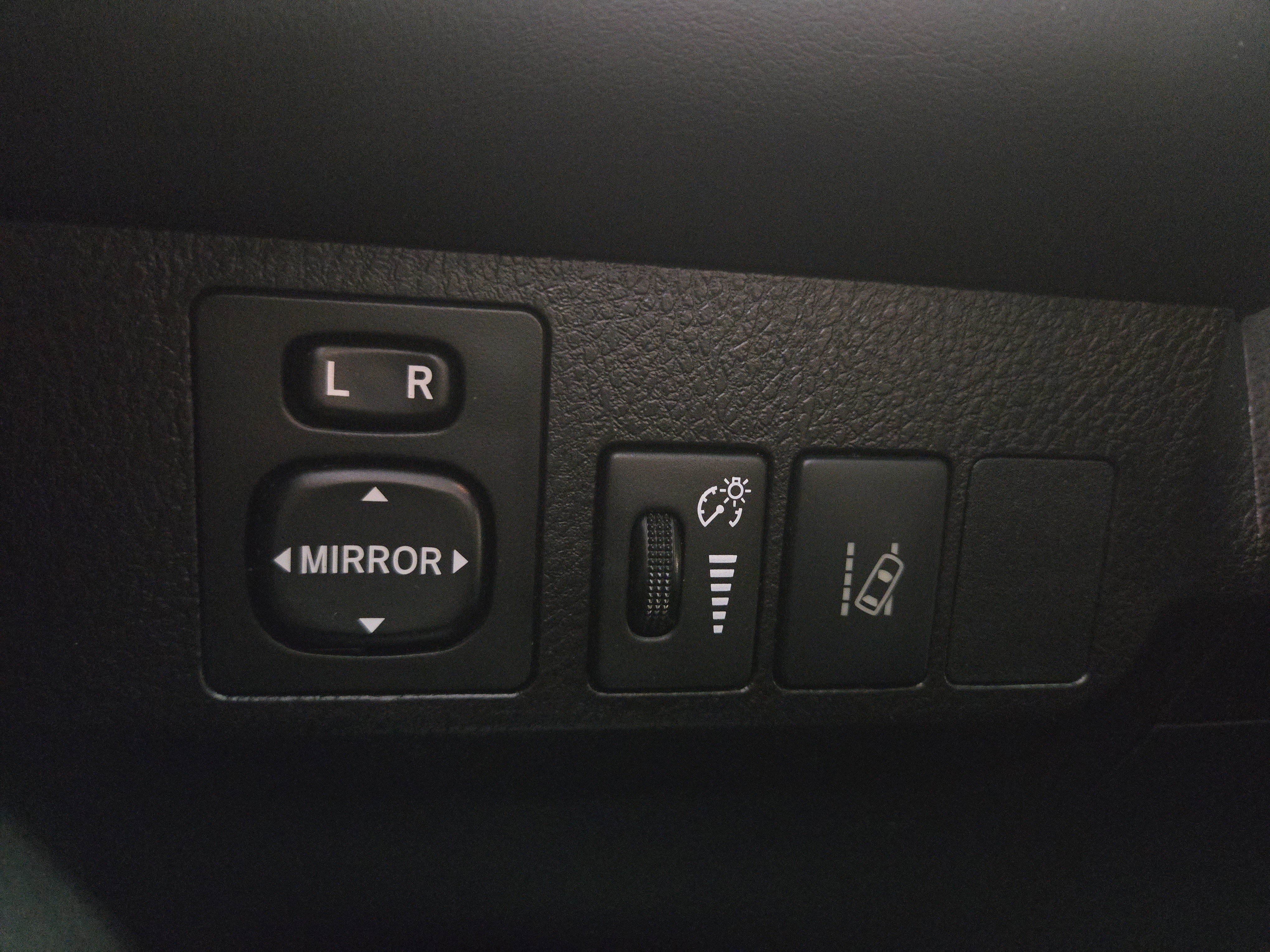 Used 2018 Toyota RAV4 XLE AWD/4WD image 24