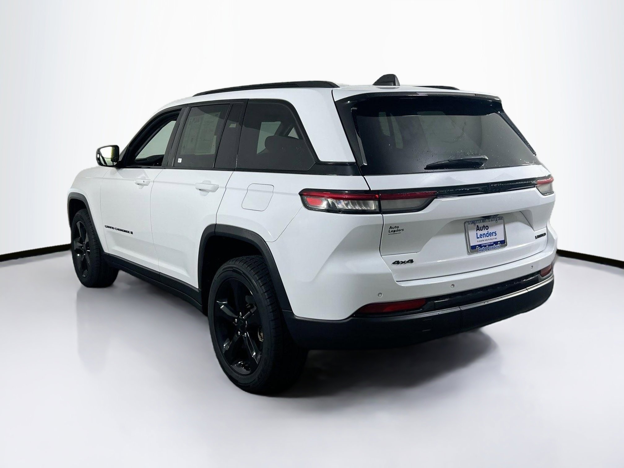 Used 2023 Jeep Grand Cherokee Limited w/ Black Appearance Package image 7