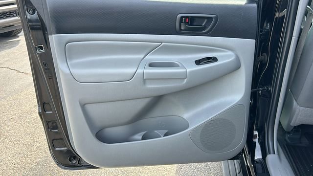 Used 2015 Toyota Tacoma PreRunner w/ Convenience Package RWD image 14