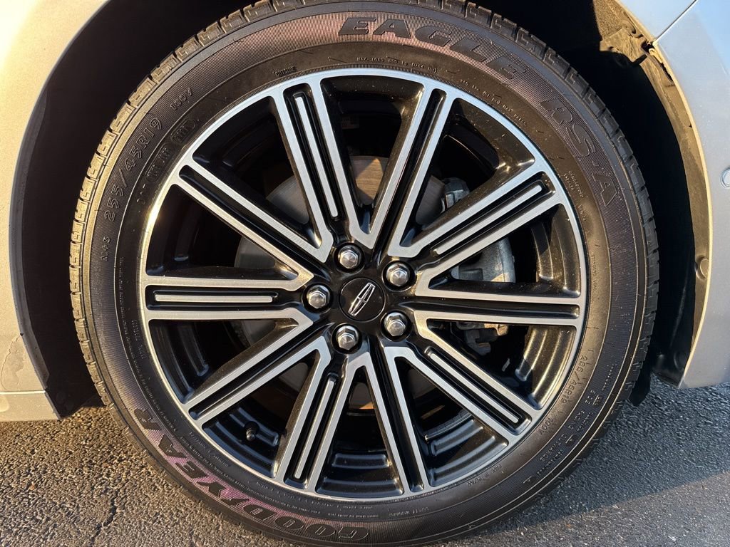 Used 2017 Lincoln Continental Reserve w/ Technology Package image 9