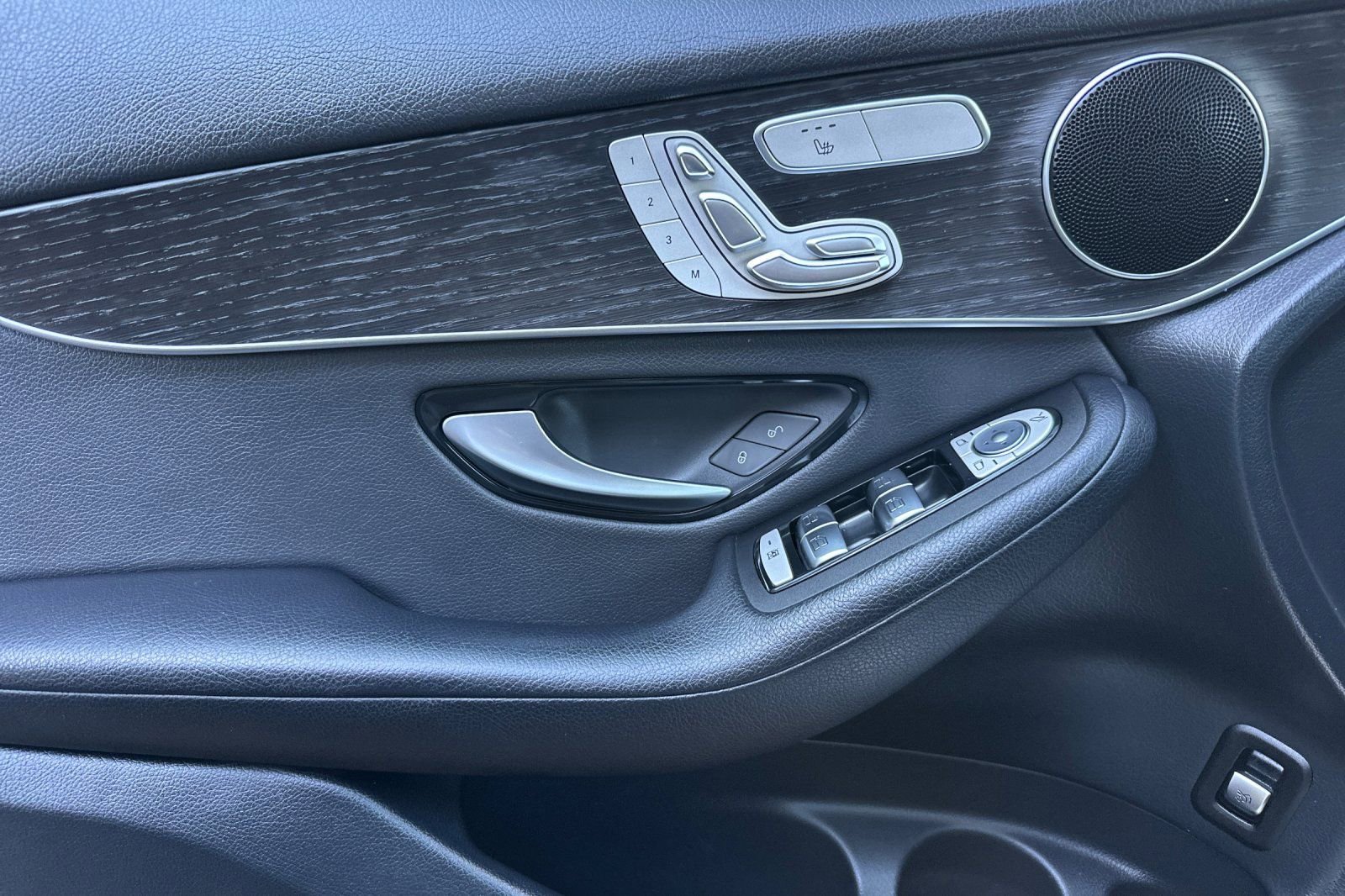 Used 2020 Mercedes-Benz GLC 300 image 13