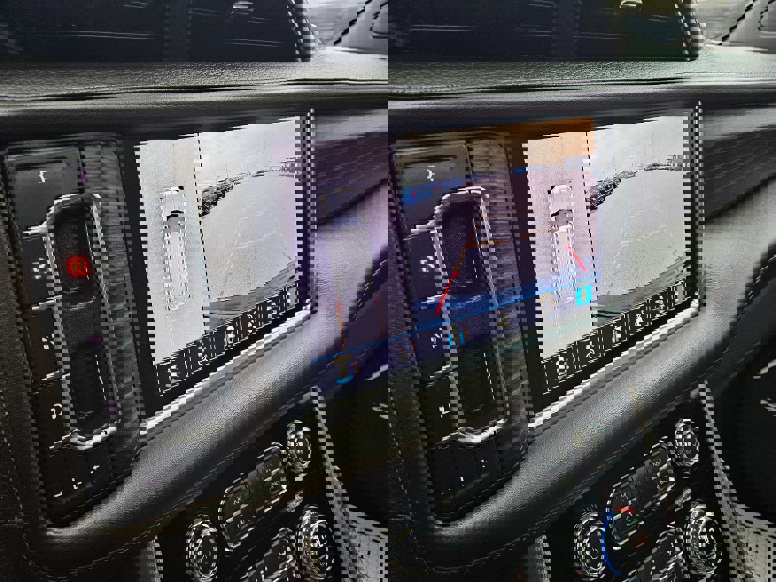 Used 2021 GMC Yukon Denali w/ Denali Premium Package image 18