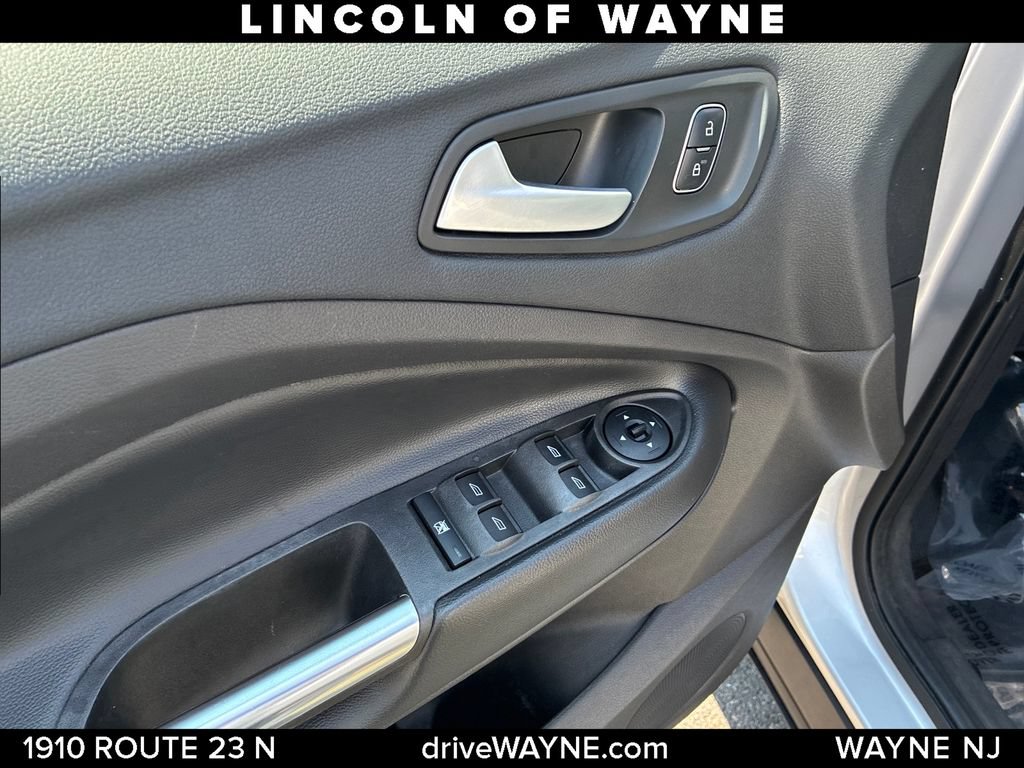 Used 2018 Ford Escape SE w/ SE Sync 3 Package AWD/4WD image 13