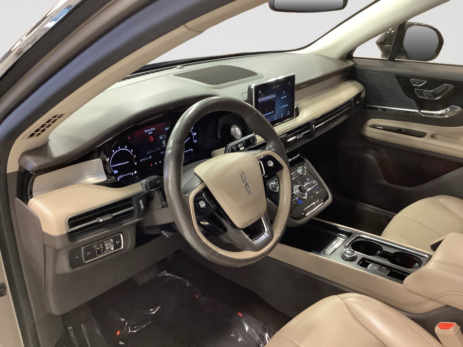 Used 2020 Lincoln Corsair AWD image 12