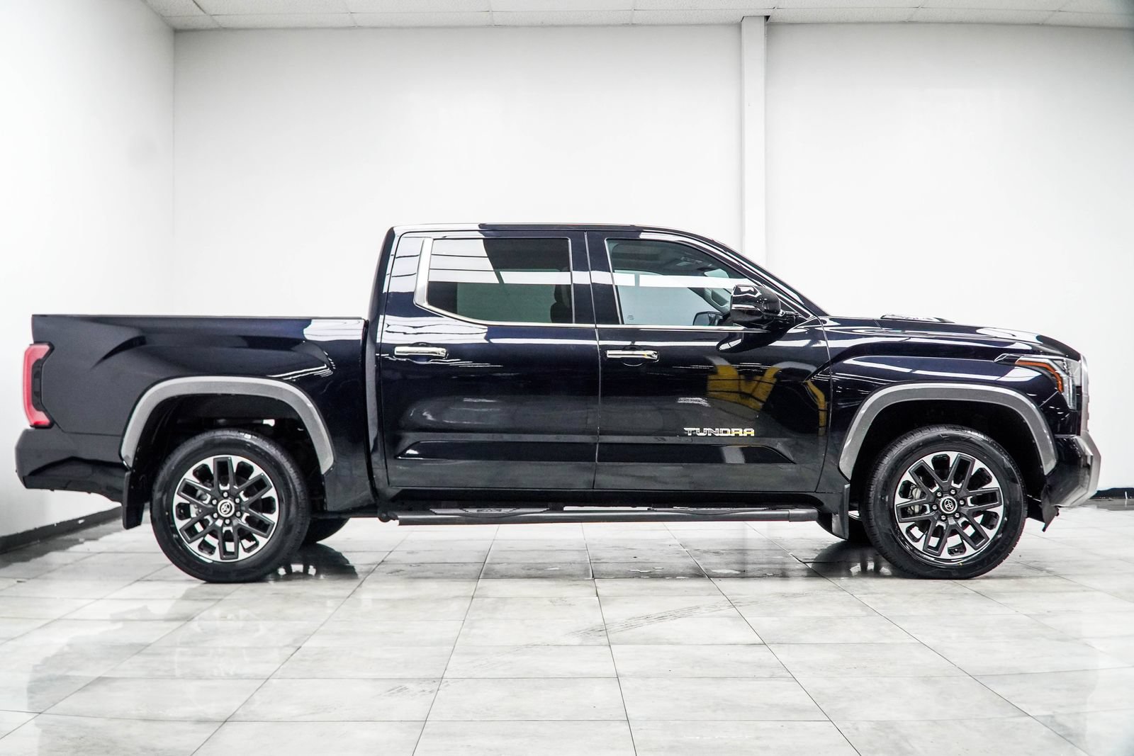 Used 2024 Toyota Tundra Limited AWD/4WD image 6