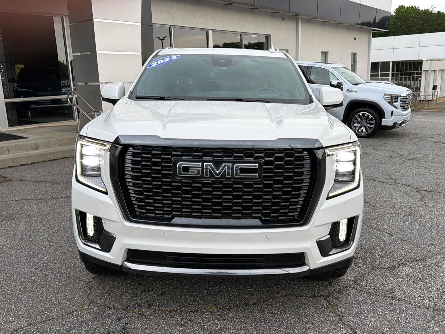 Used 2023 GMC Yukon XL Denali Ultimate AWD/4WD image 2