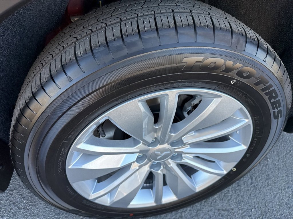 New 2025 Mitsubishi Outlander ES image 11