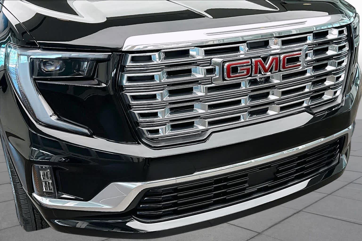 Used 2025 GMC Acadia Denali FWD image 31