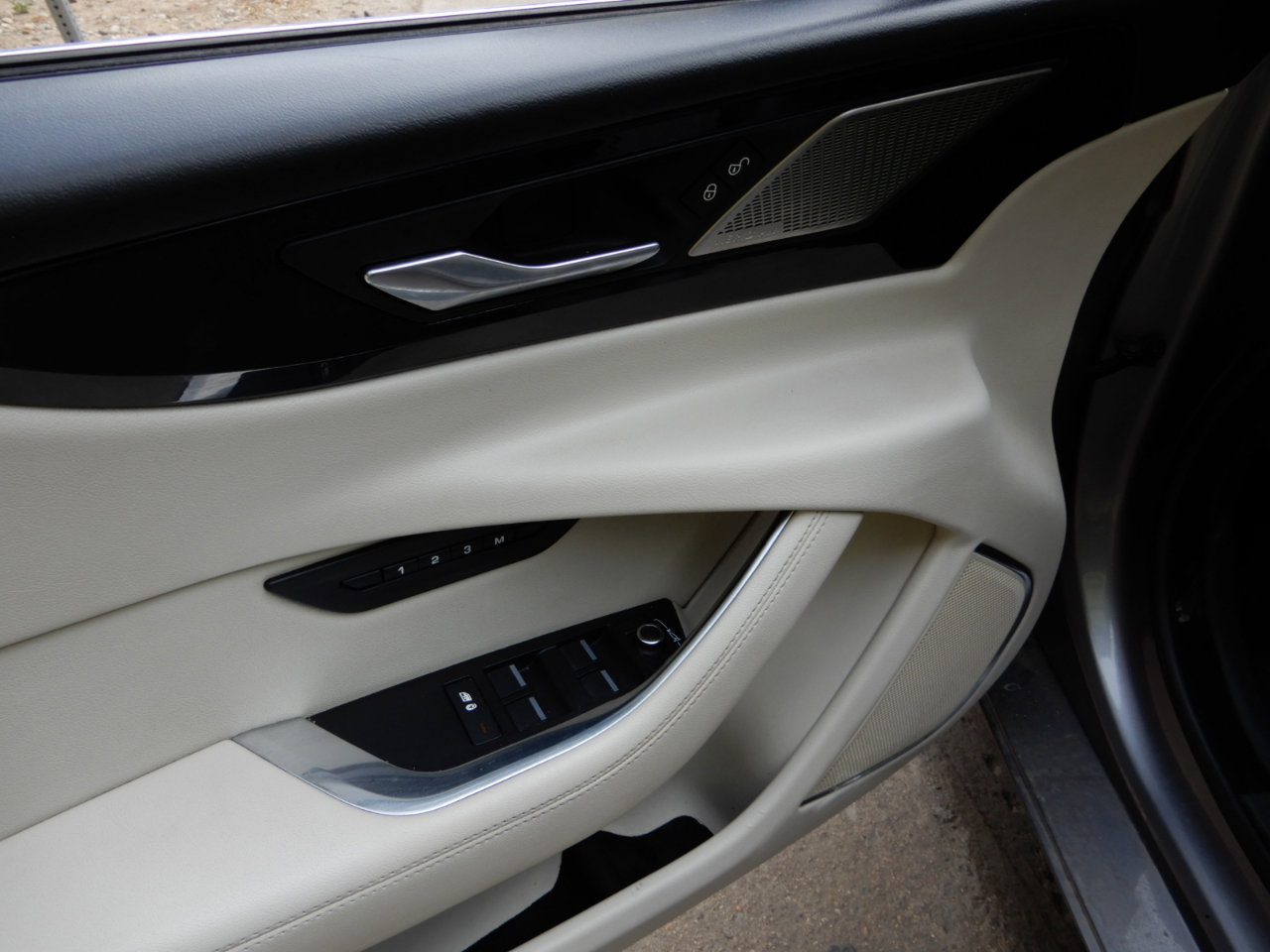 Used 2020 Jaguar XE S image 24