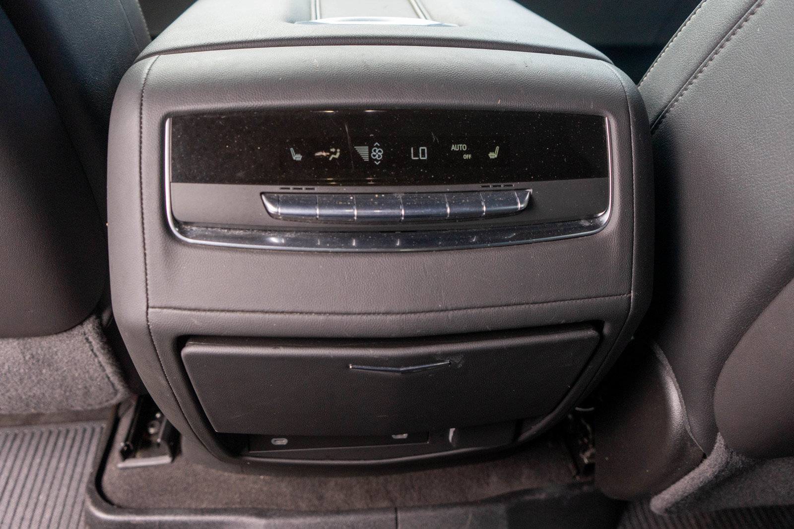 Used 2022 Cadillac Escalade ESV Luxury AWD/4WD image 33