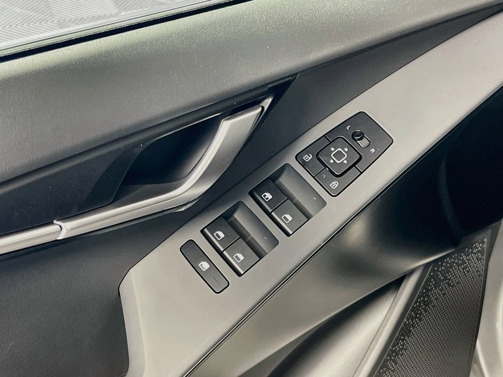 New 2026 Kia Niro LX FWD image 15