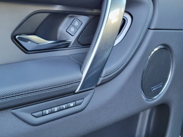 Used 2025 Land Rover Discovery Sport Dynamic SE image 27