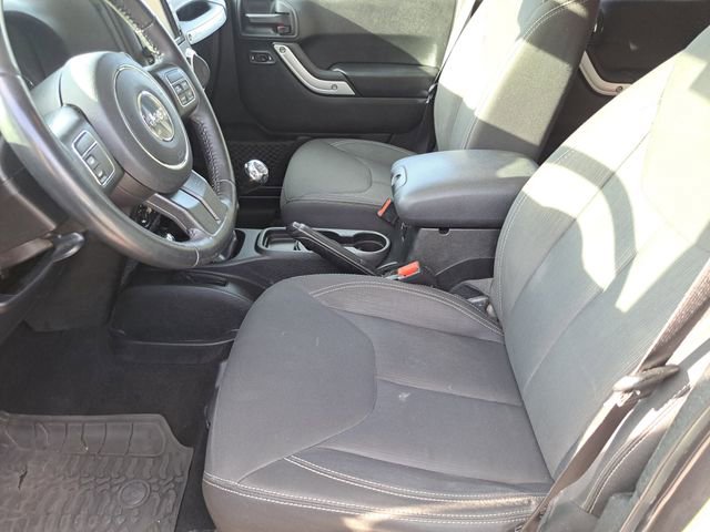 Used 2017 Jeep Wrangler Unlimited Sahara image 12