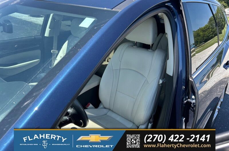 Used 2023 Buick Enclave Essence w/ Experience Buick Package FWD image 3