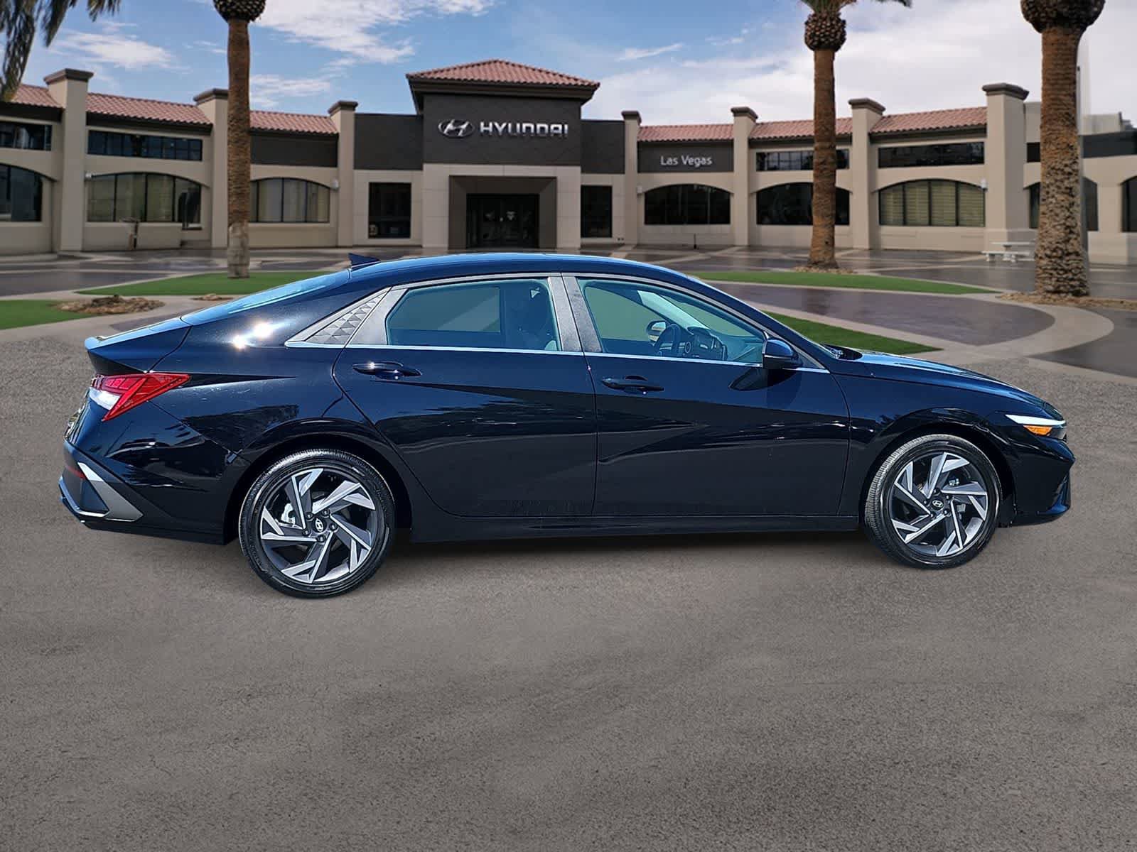 Certified 2025 Hyundai Elantra Limited FWD image 9
